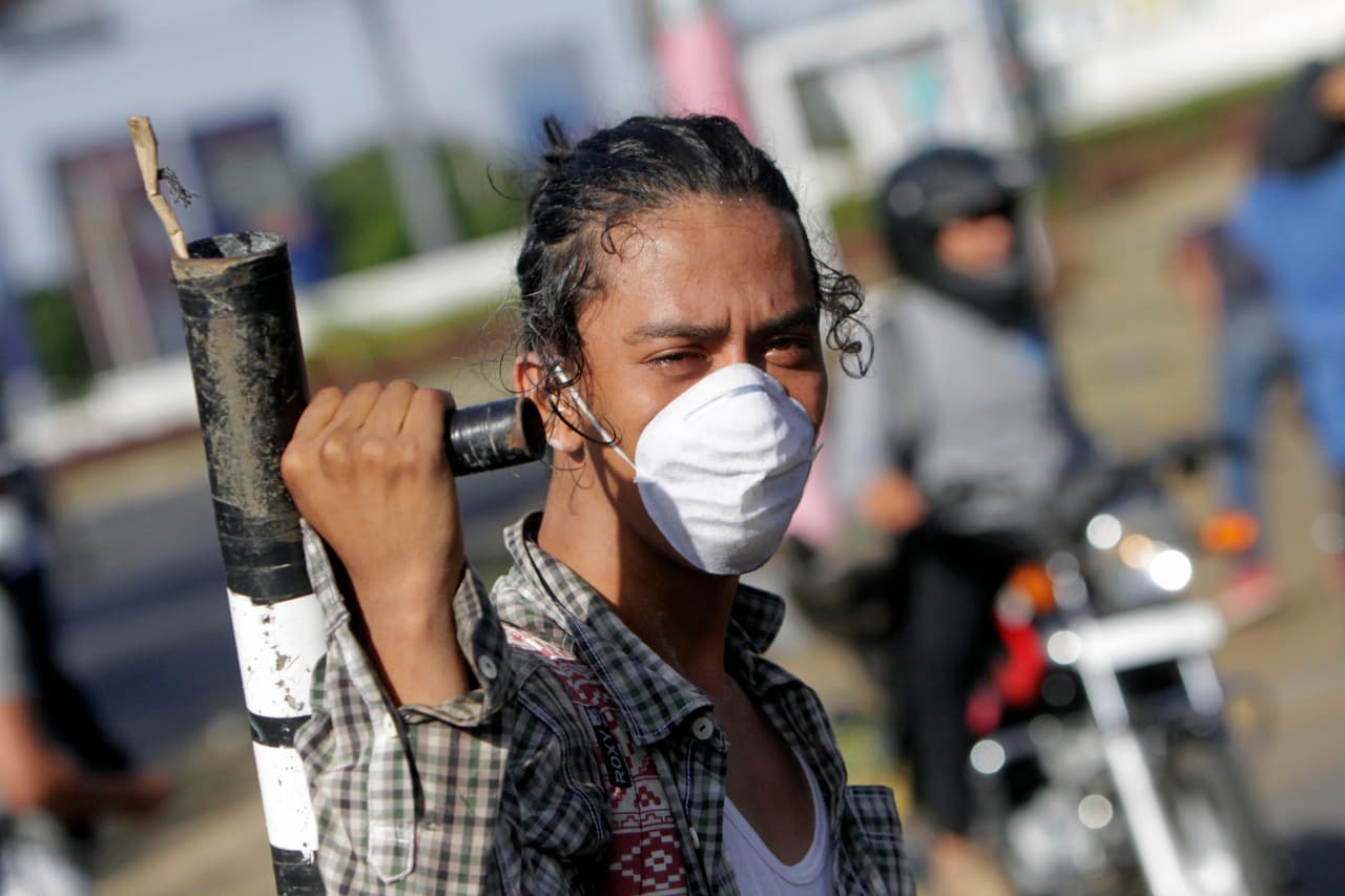 El gobierno de Daniel Ortega asegura que está dispuesto a dialogar luego de varios
<a href="https://www.univision.com/noticias/america-latina/les-dije-soy-el-pueblo-y-se-me-tiraron-encima-suman-cuatro-muertos-y-decenas-de-heridos-al-tercer-dia-de-protestas-en-nicaragua?hootPostID=dd9730ff83de323dbbb0ea39eed2e0e1"> días de violentas manifestaciones</a>.