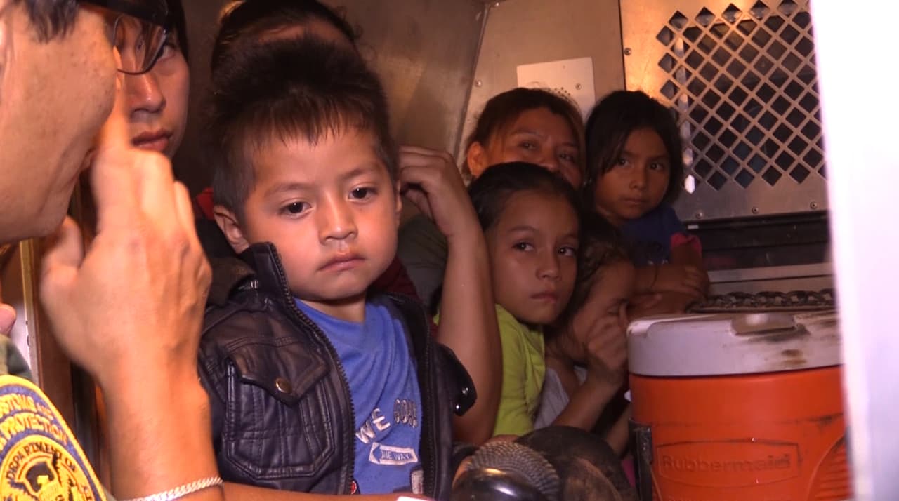 Los 800 agentes asignados al sector Yuma no se dan abasto ante el incremento de familias y menores sin acompañante cruzando por esta frontera.