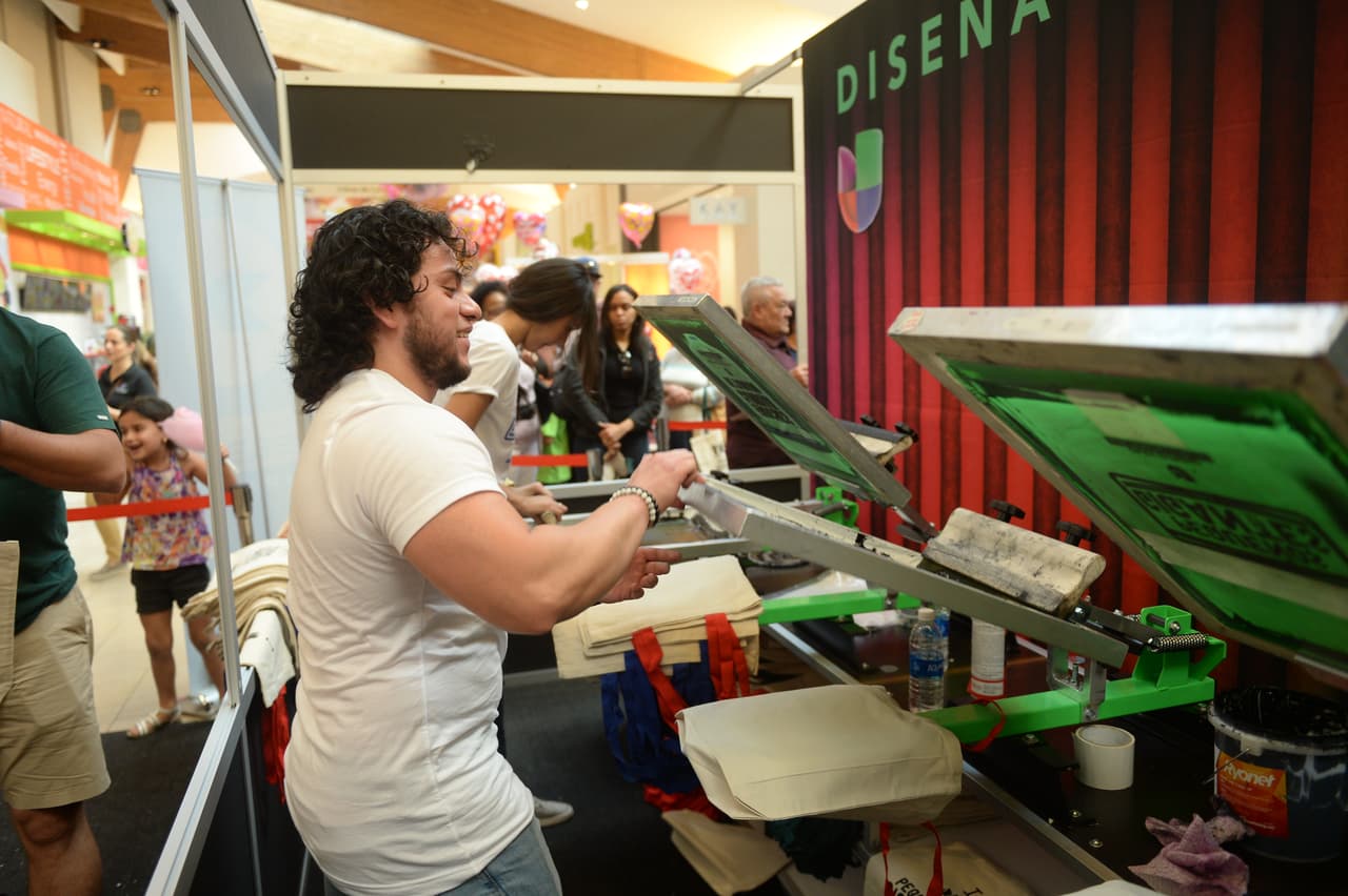 Y ayudaron a las personas a realizar sus diseños.