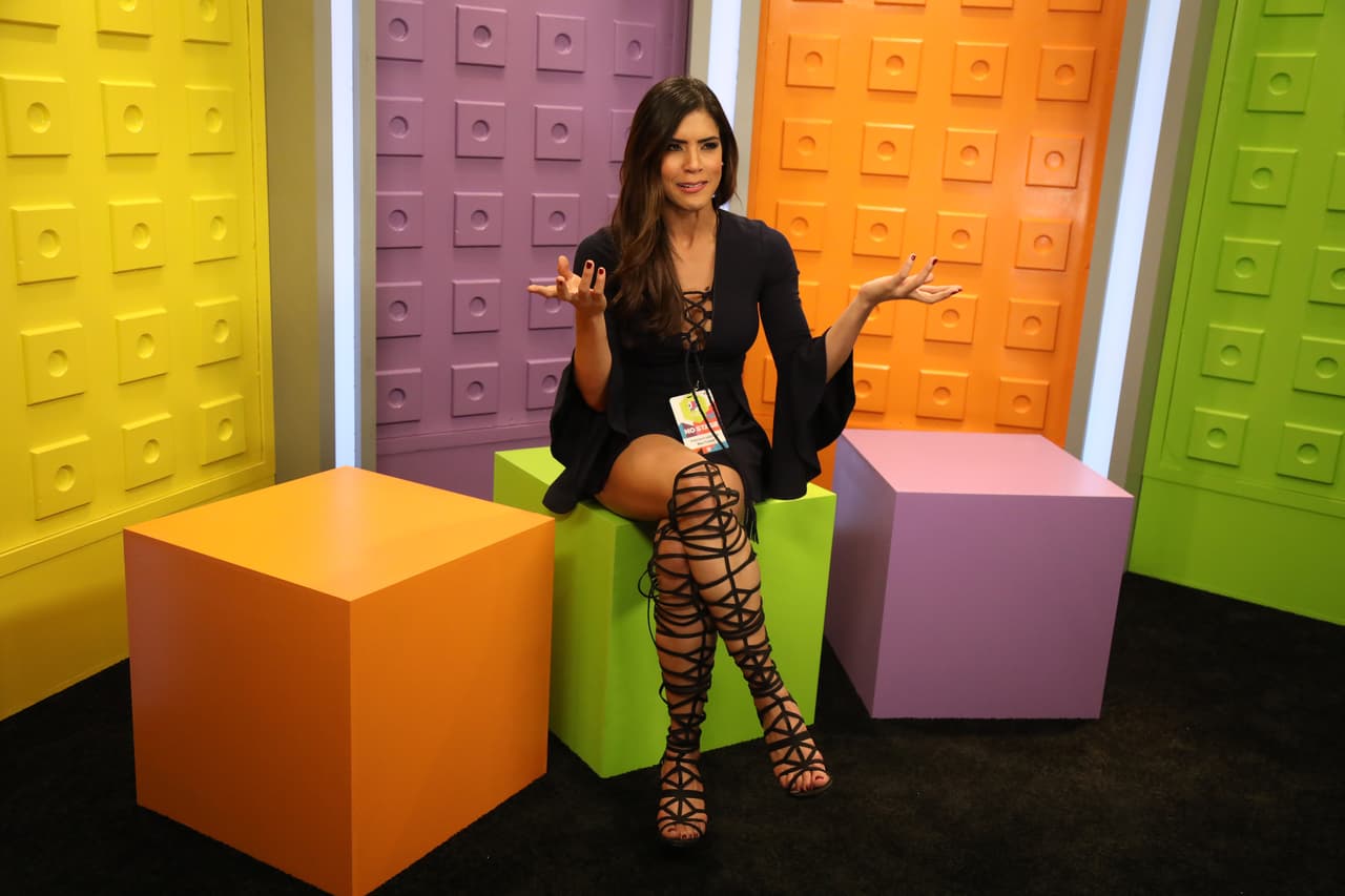 Ante las preguntas que ponen a los invitados de frente a retos para el futuro, Francisca parecía un poco nerviosa.