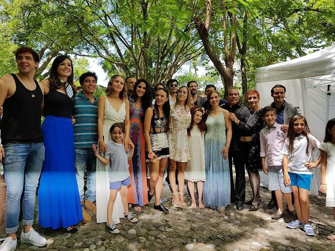 <a href="http://www.univision.com/temas/jorge-poza"><b>Jorge Poza</b></a>, 
<a href="http://www.univision.com/shows/el-gordo-y-la-flaca/susana-dosamantes-tambien-sale-de-una-telenovela-que-fue-lo-que-paso-video"><b>Susana Dosamantes</b></a>, 
<a href="http://www.univision.com/temas/jorge-aravena"><b>Jorge Aravena</b></a>, 
<a href="http://www.univision.com/temas/rene-strickler"><b>René Strickler</b></a>, 
<b>Jorge Gallegos</b>, 
<b>Lalo Palacios, Isadora González, Pia Sanz, Brigitte Bozzo,</b> 
<a href="http://www.univision.com/temas/juan-pablo-gil"><b>Juan Pablo Gil</b></a>, 
<b>Rafael Amador y Natalia Guerrerro</b>, son algunos de ellos.