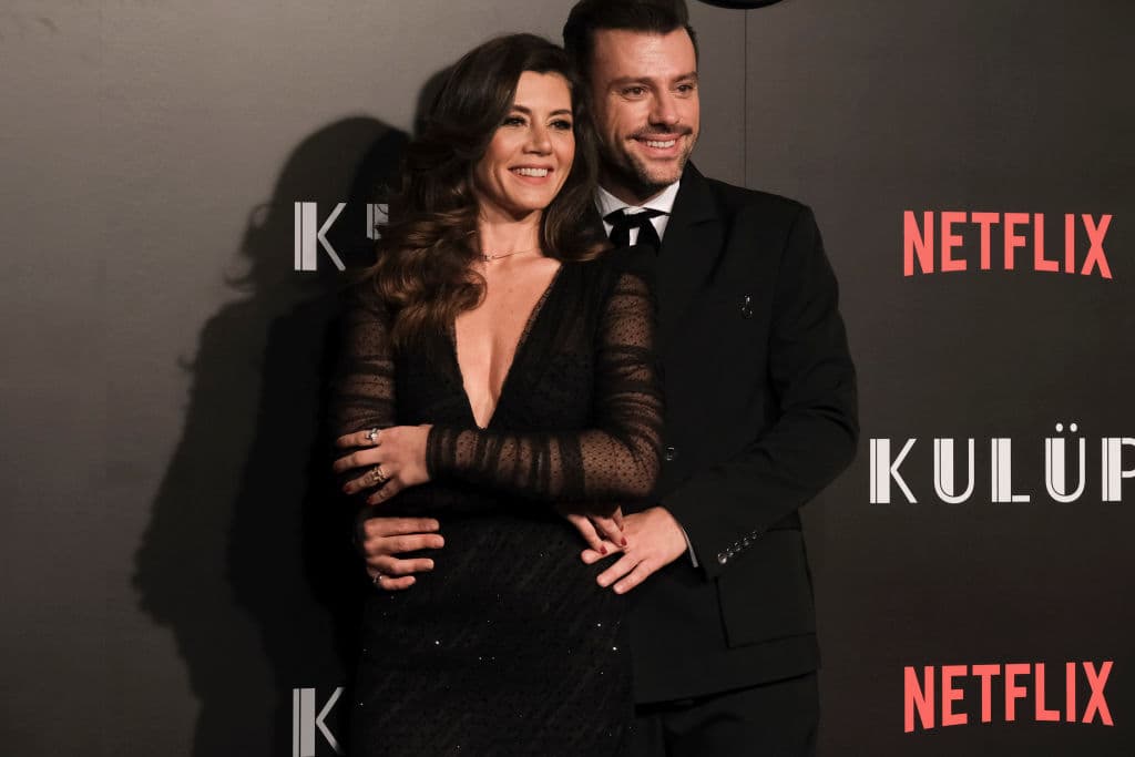 Gökçe Bahadır (izq) y Salih Bademci (der)