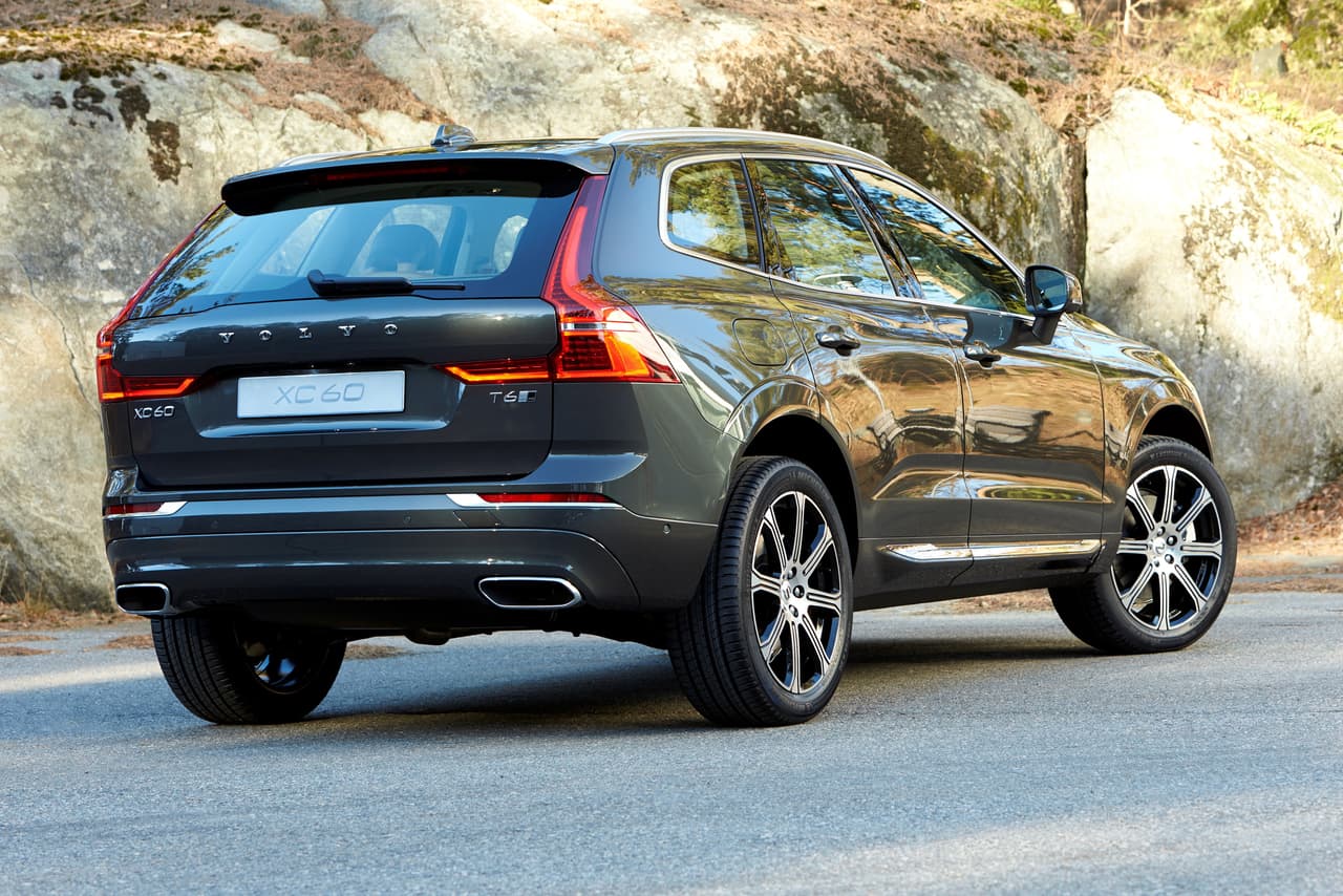 Su diseño minimalista de inconfundible sabor sueco coloca a la Volvo XC60 firmemente en el campo de las tradiciones de la marca, sin necesidad de utilizar trucos de diseño retro pero si innovando, mejorando y sobre todo actualizándolas de cara al futuro.