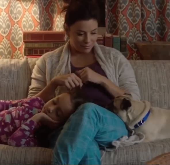 Elizabeth aparece en la cinta como la hija de Eva Longoria y su historia estará ligada o la de otras personas que buscan algo de emoción en sus vidas y que, sin saberl, están interconectadas. El nexo de unión que hará que sus caminos se crucen en la glamurosa ciudad de Los Ángeles serán sus adorables mascotas. 
<br>