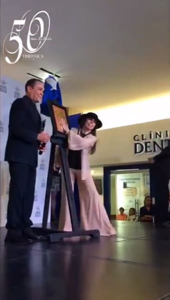 Recibió la huella de su mano plasmada en bronce el 31 de agosto de 2016.