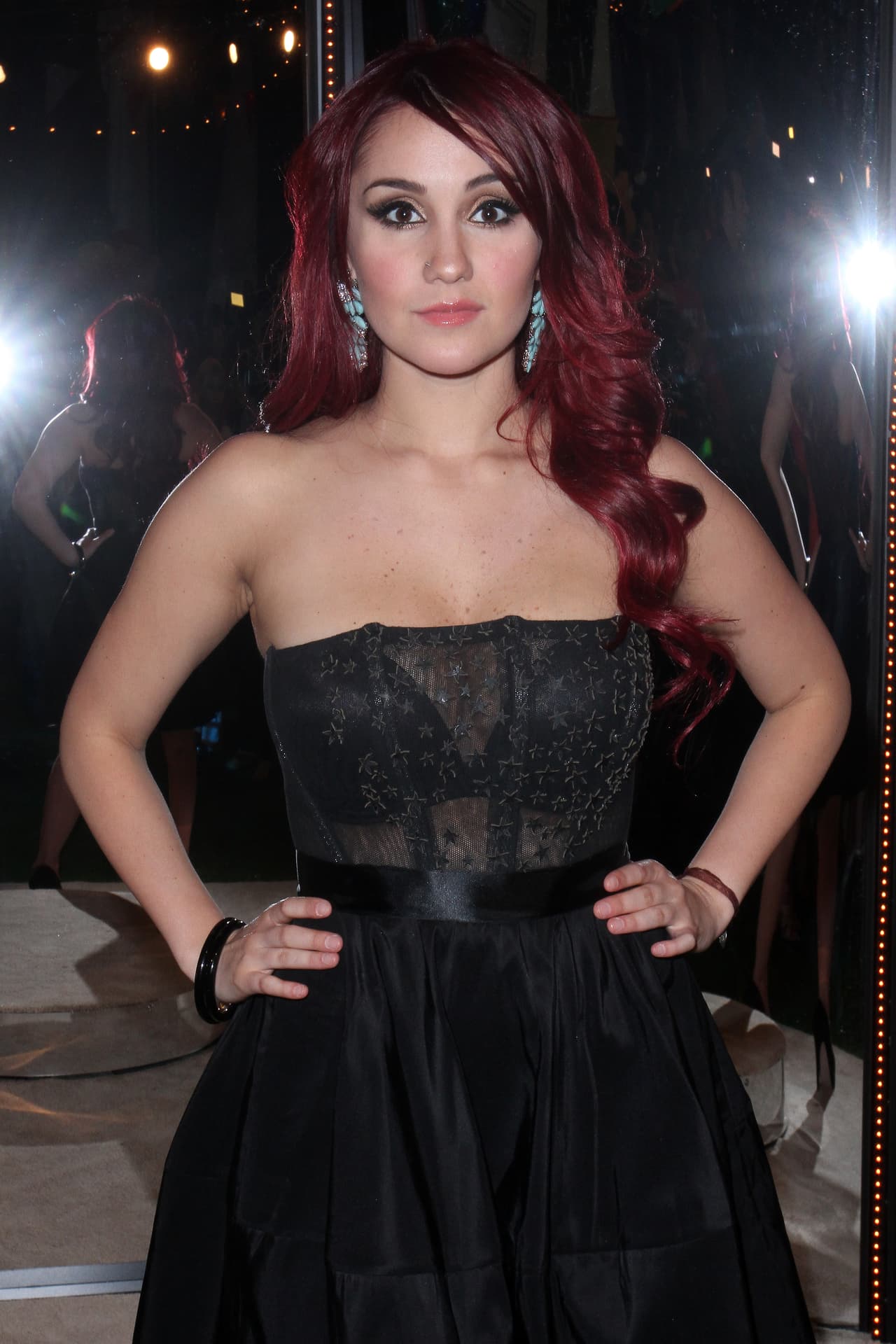 Entre ellas se encuentran leer, ir al cine, escribir y prender incienso y escuchar música en su casa.