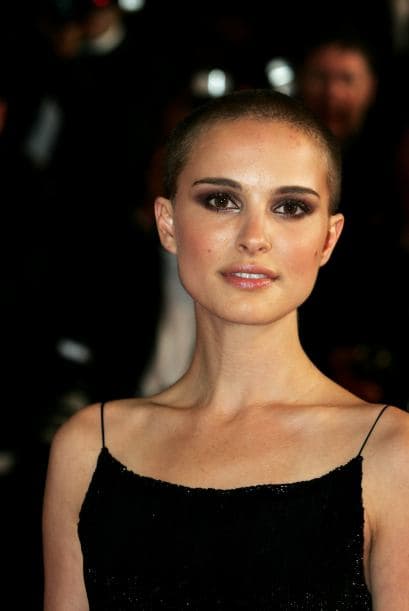 Durante la grabación de una película y por la exigencia de su papel, Natalie se arriesgó a raparse por completo, acto que sorprendió a muchos pero aún sin su cabellera la actriz no perdió su porte.