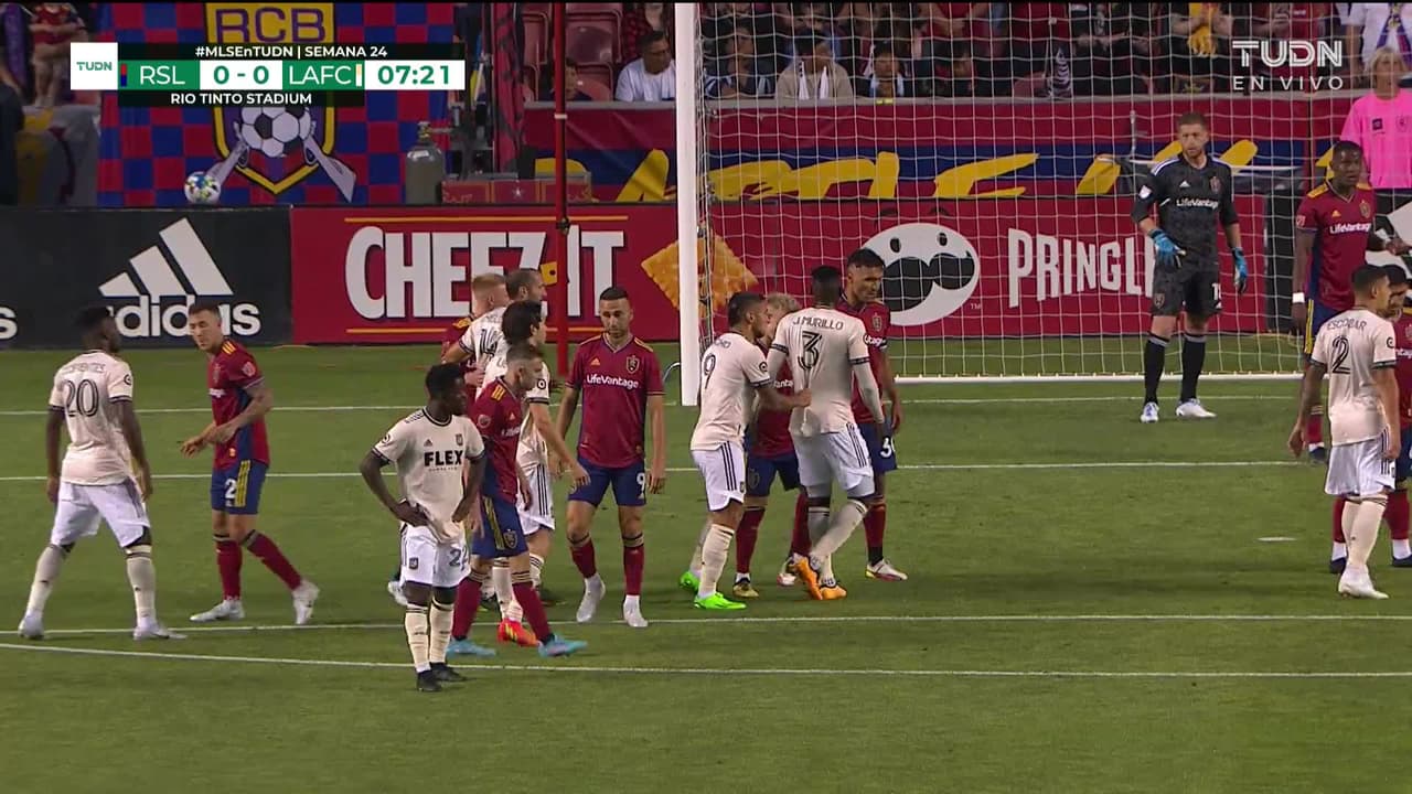 ¡TIRO ATAJADO! disparo por Ilie Sánchez.