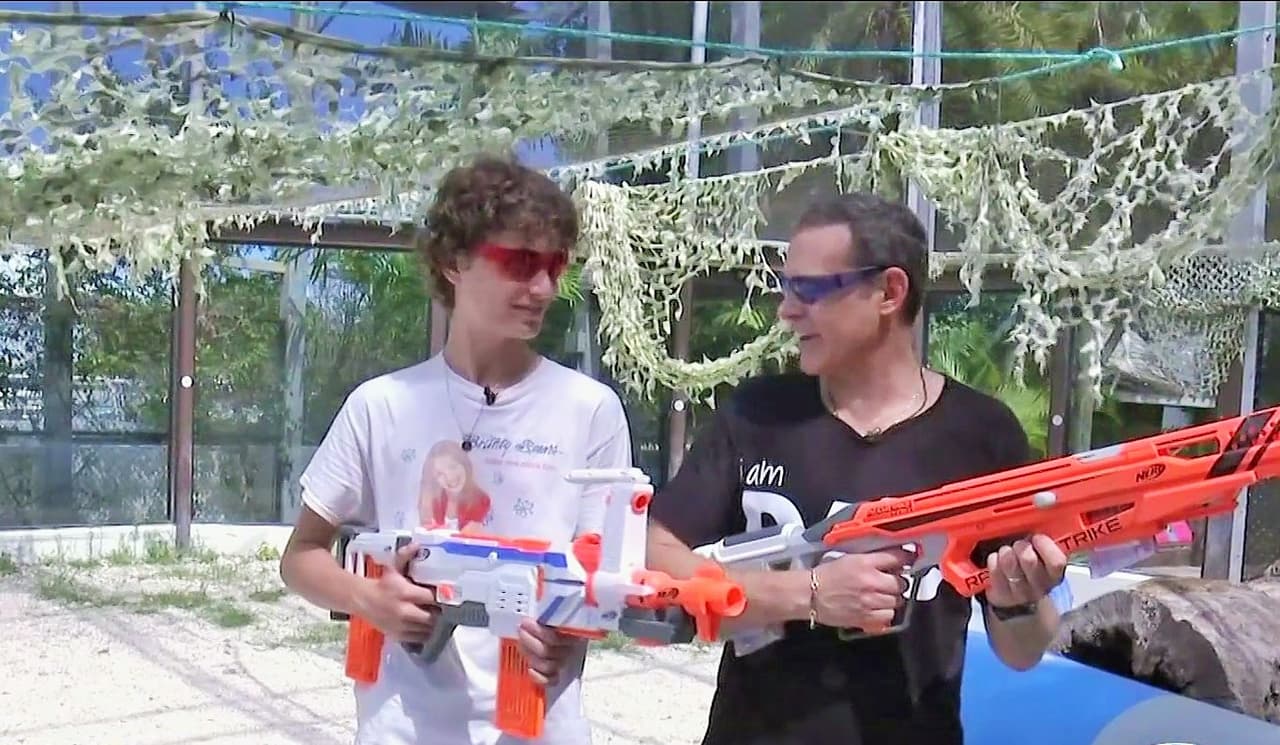 Alan compartió una increíble experiencia con Alex, el mayor de sus hijos, en el parque Jungle Island de Miami. Padre e hijo compitieron en una serie de actividades al aire libre.
<br>