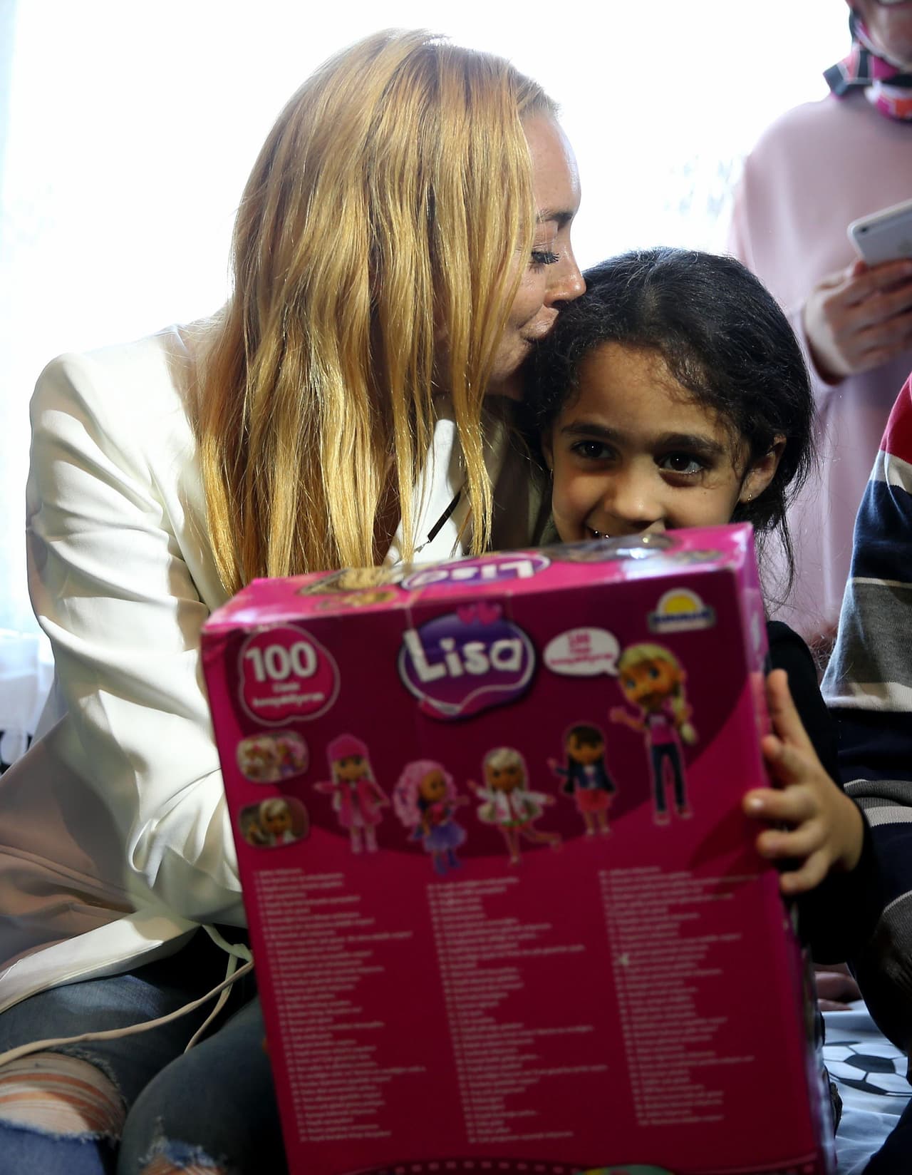 Les llevó unos regalos.