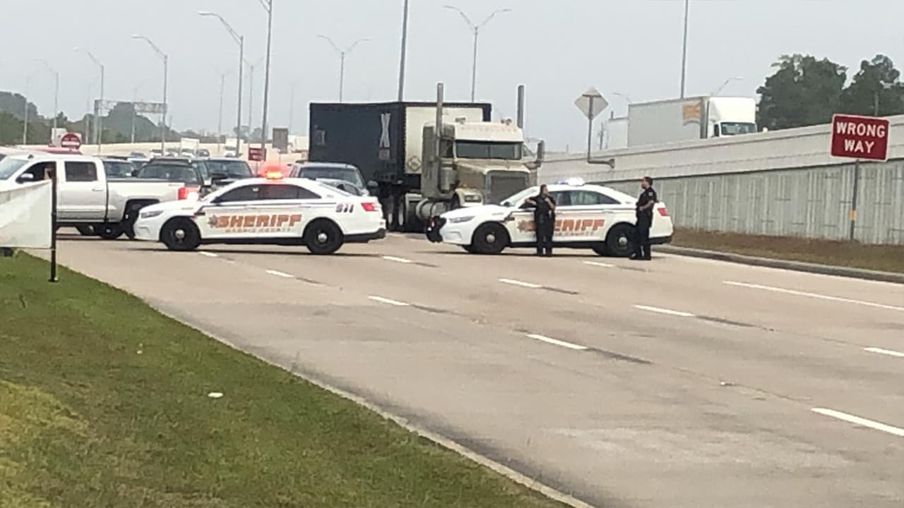 El tramo fue cerrado a la circulación para las labores de auxilio y el accidente se mantiene bajo investigación.