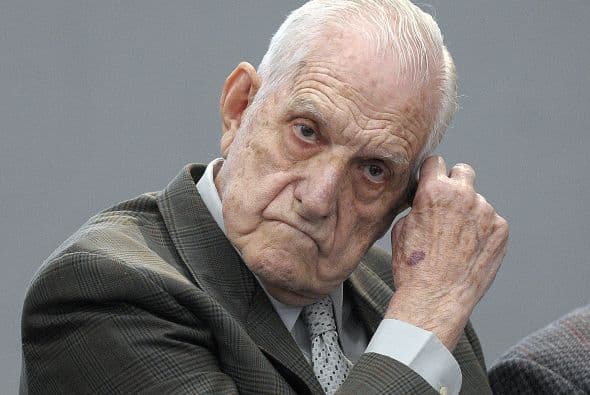 Agosto 23- Se inicia en Buenos Aires el juicio contra el último dictador argentino, Reynaldo Bignone, por crímenes contra la humanidad, tales como secuestro, tortura y desaparición de empleados del Hospital Posadas, en Buenos Aires, durante su régimen.