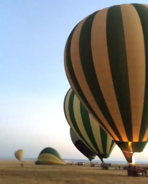"Feliz cumpleaños 16 Lina, mi chiquitica. Estamos todos despiertos desde las 3:30AM hora de África para disfrutar de esta sorpresa que le teníamos a Lina. Globos aeroestáticos. Feliz cumpleaños mi princesa te queremos mucho", le escribió Lili a su hija en Instagram.