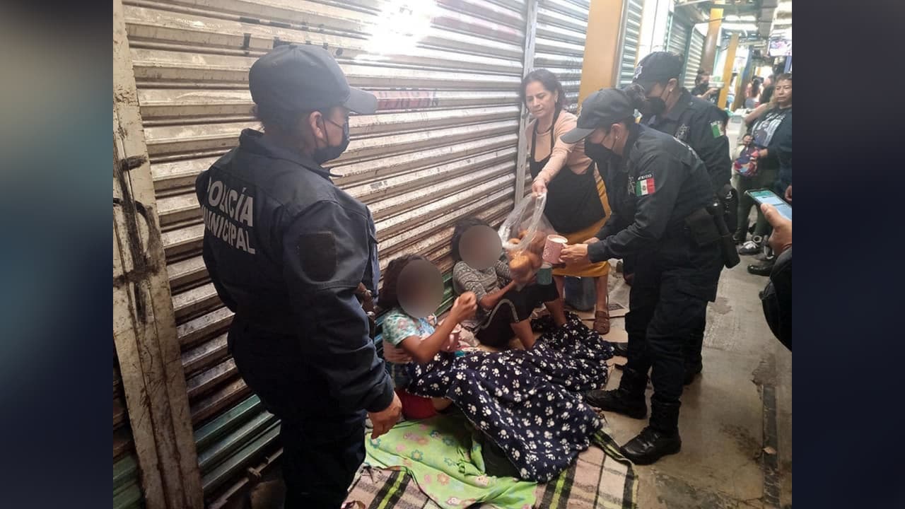 Tres niñas son rescatadas en un mercado después ser abandonadas por su propia madre