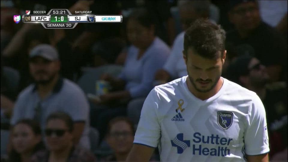 Tiro desviado de Jackson Yueill