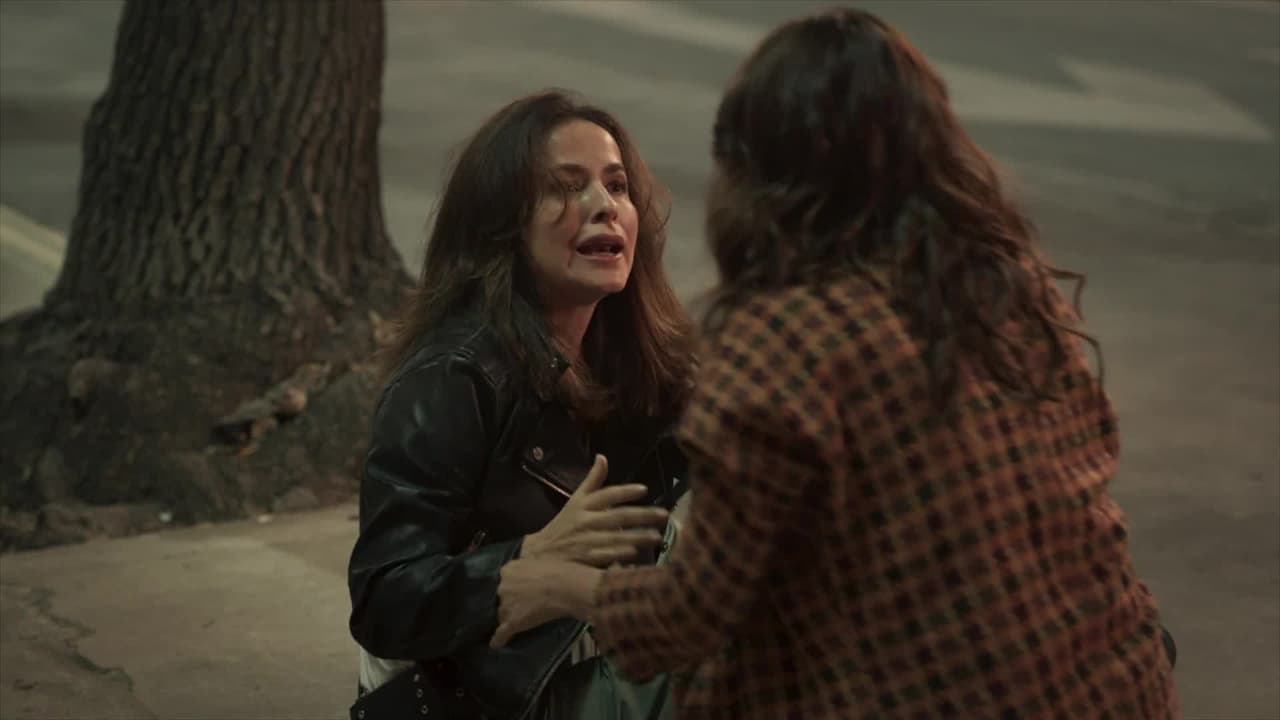 Silverio intenta atropellar a Mónica y a Rebeca