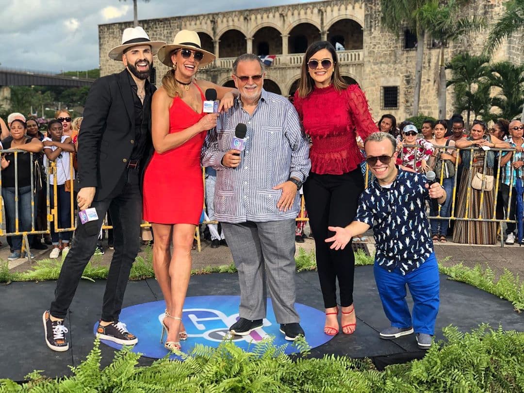 Lili Estefan, Raúl de Molina (quien por cierto festejó en tierras dominicanas sus 
<b><a href="https://www.univision.com/shows/el-gordo-y-la-flaca/la-historia-de-amor-de-raul-y-millie-de-molina-que-25-anos-despues-sigue-intacta-fotos">25 años de casado</a></b>), Jomari Goyso, Carlitos ‘El Productor’ y Clarissa Molina disfrutaron los paisajes del país caribeño.