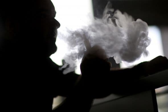 El hecho de que sólo 88 participantes usaran cigarrillos electrónicos, de los cuales sólo 9 (10,2%) dejaron de fumar, podría volver difícil identificar una tendencia, reconocieron.