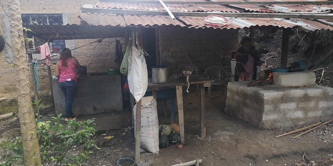 Ambos jóvenes viven en Potrerillos I, una aldea del municipio de Siguatepeque, en el departamento de Comayagua. En la foto, la casa de la familia Alvarado.