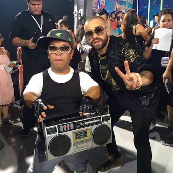 Tiene más de una década trabajando en Univision y ha participado en los programas: La cosa está dura, Escuela de policía, La peluquería, el segmento El Chacal de la trompeta, de Sábado Gigante y, obviamente, El Gordo y La Flaca.