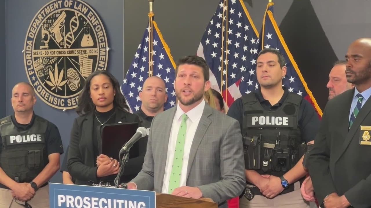 Ciudadanos reaccionan a revisión policial en Tampa tras amenaza del fiscal de Florida