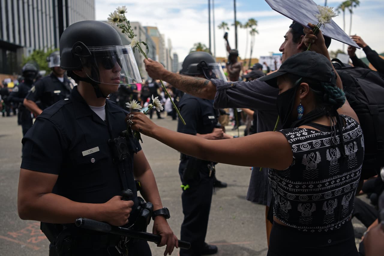 Además, el recorte millonario de presupuesto tiene preocupados a residentes en las zonas donde hay más crímenes, como el sur de Los Ángeles, donde la racha de homicidios ha llegado a cifras históricas.