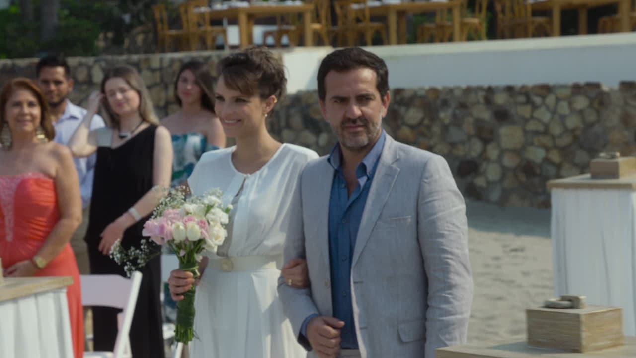 El embarazo de Leonora obligó a acelerar los planes de boda. El puerto de Acapulco, Guerrero, fue el lugar elegido para el enlace. Francisco Larios (Flavio Medina) se encargó de entregar a Leonora en el altar.