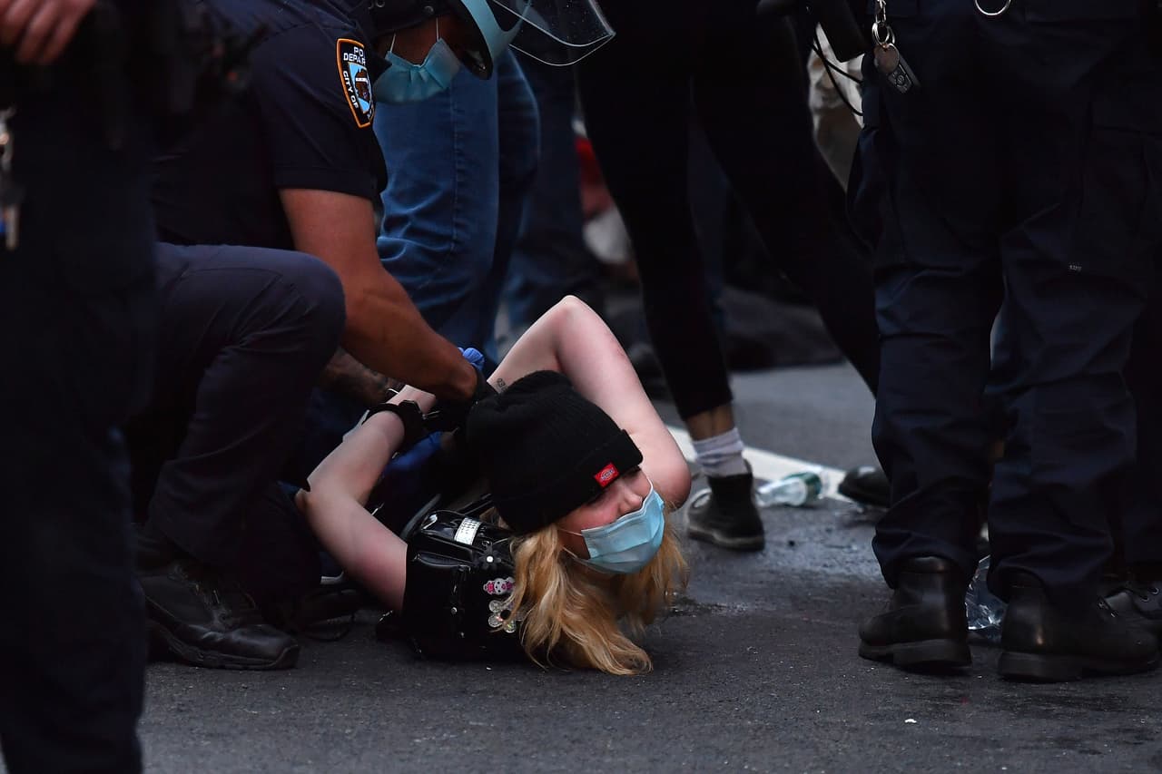 Reportes indican que entre 50 y 200 personas fueron arrestadas.