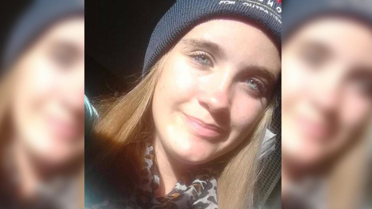 Pearl Pinson, de 15 años de edad, desapareció el 25 de mayo de 2016 en el norte de California después de que unos testigos vieran a un joven armado arrastrarla hasta su auto. El presunto captor murió al día siguiente en un tiroteo, pero hasta el día de hoy se desconoce el paradero de la adolescente.