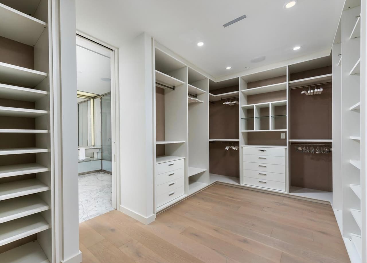 Además, pagará 9,519 dólares mensuales por el costo de mantenimiento.