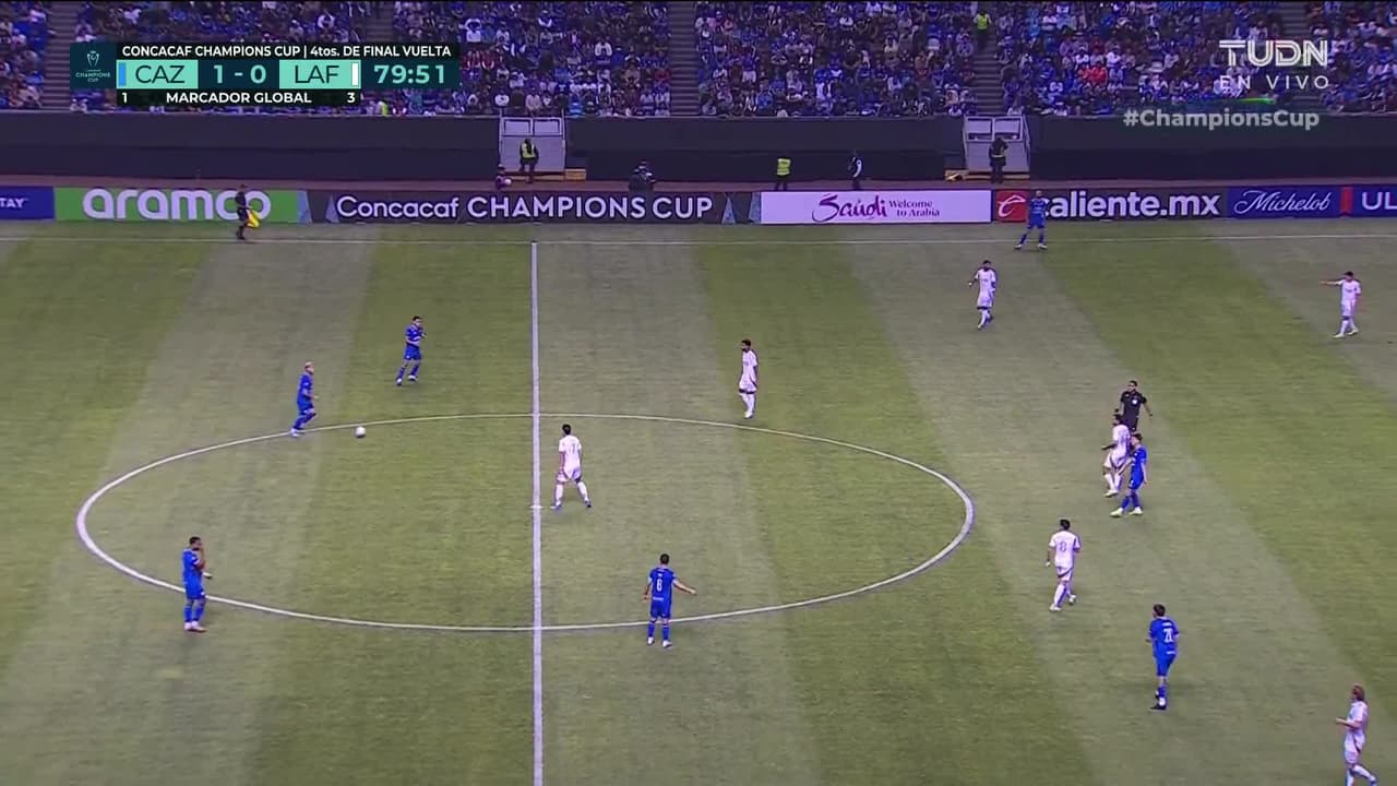 ¡TIRO ATAJADO! disparo por Gabriel Fernández.