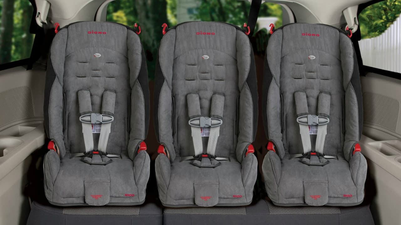 Ordenan revisión de 500,000 sillas de seguridad para niños marca Diono