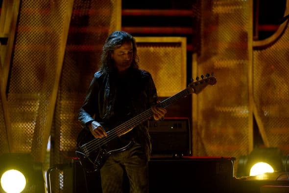 Juan, el bajista, estuvo muy concentrado todo el tiempo.