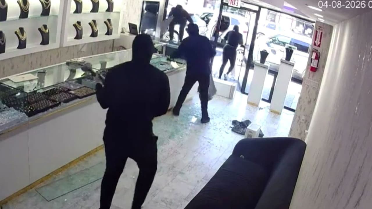 Captan en video asalto a joyería de Perth Amboy en Nueva Jersey