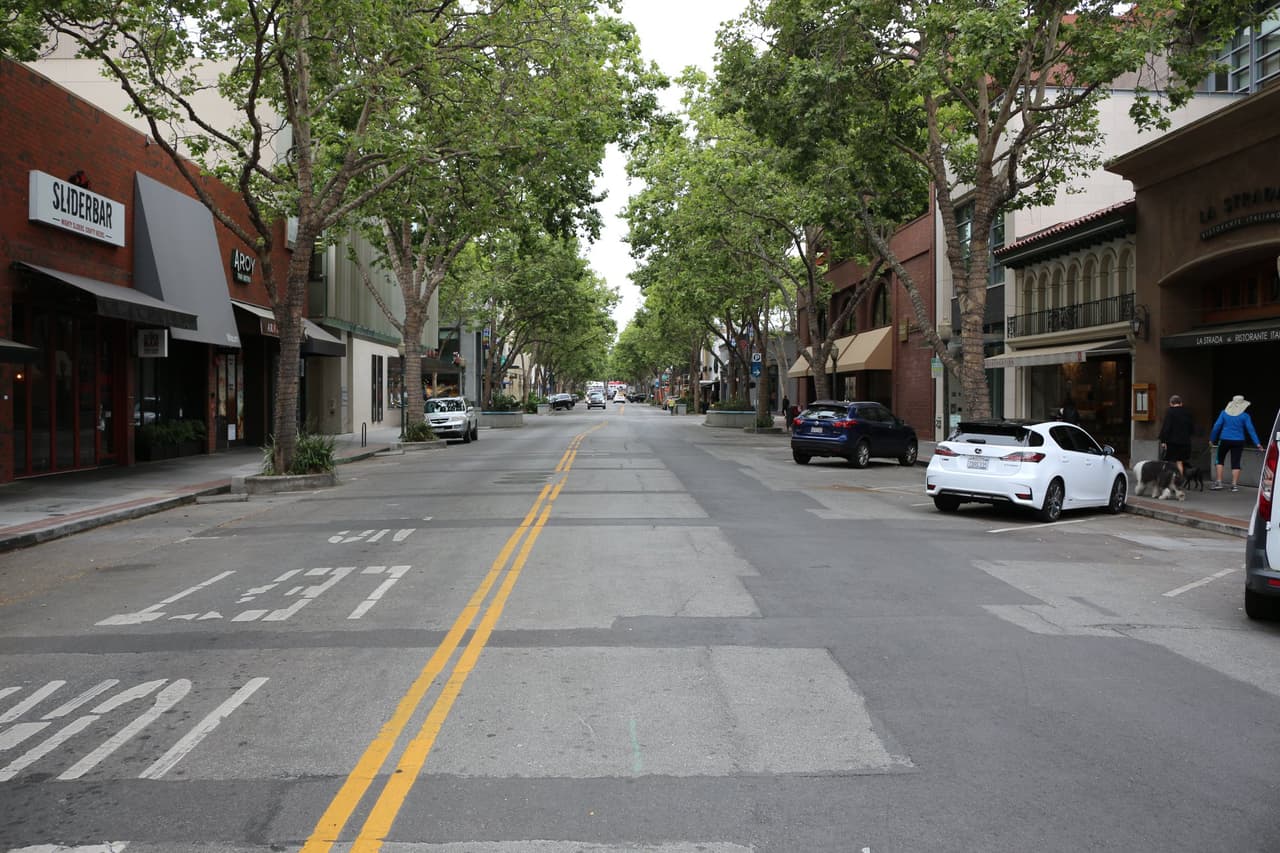 <b>Palo Alto</b>, en el condado de Santa Clara, se ubica en el lugar 29.
<br>
<br>
<b>Población:</b> 67,441
<br>
<b>Salario promedio: </b>$147,537
<br>
<b>Tasa de crimen violento: </b>1.33 por cada mil habitantes
<br>
<b>Tasa de crimen a la propiedad: </b>26.44 por cada mil habitantes
<br>