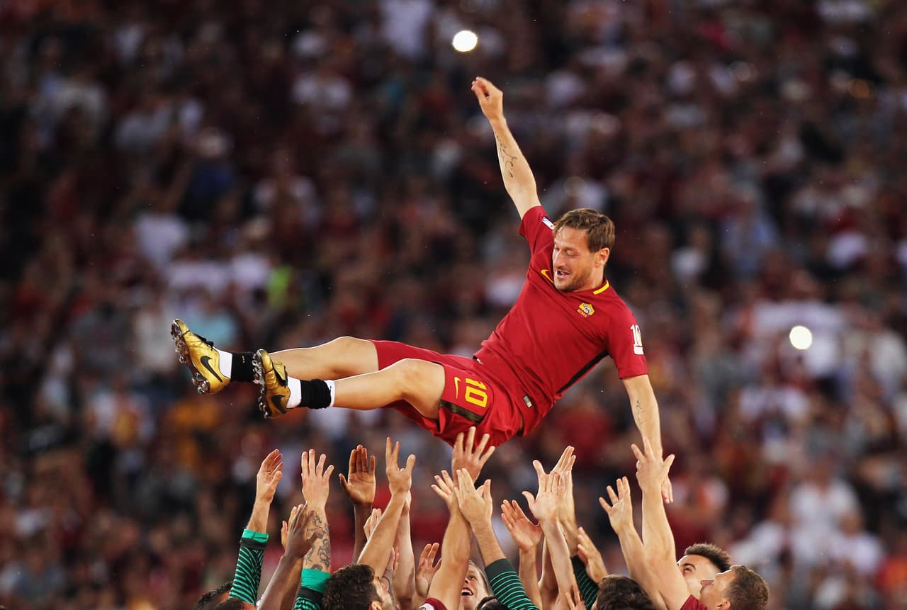 Leal a Roma y campeón con su club en 2000, Totti cerró una carrera en la que también fue campeón del mundo en 2006 y en la que se convirtió en referente de fidelidad a un club. Ídolo.