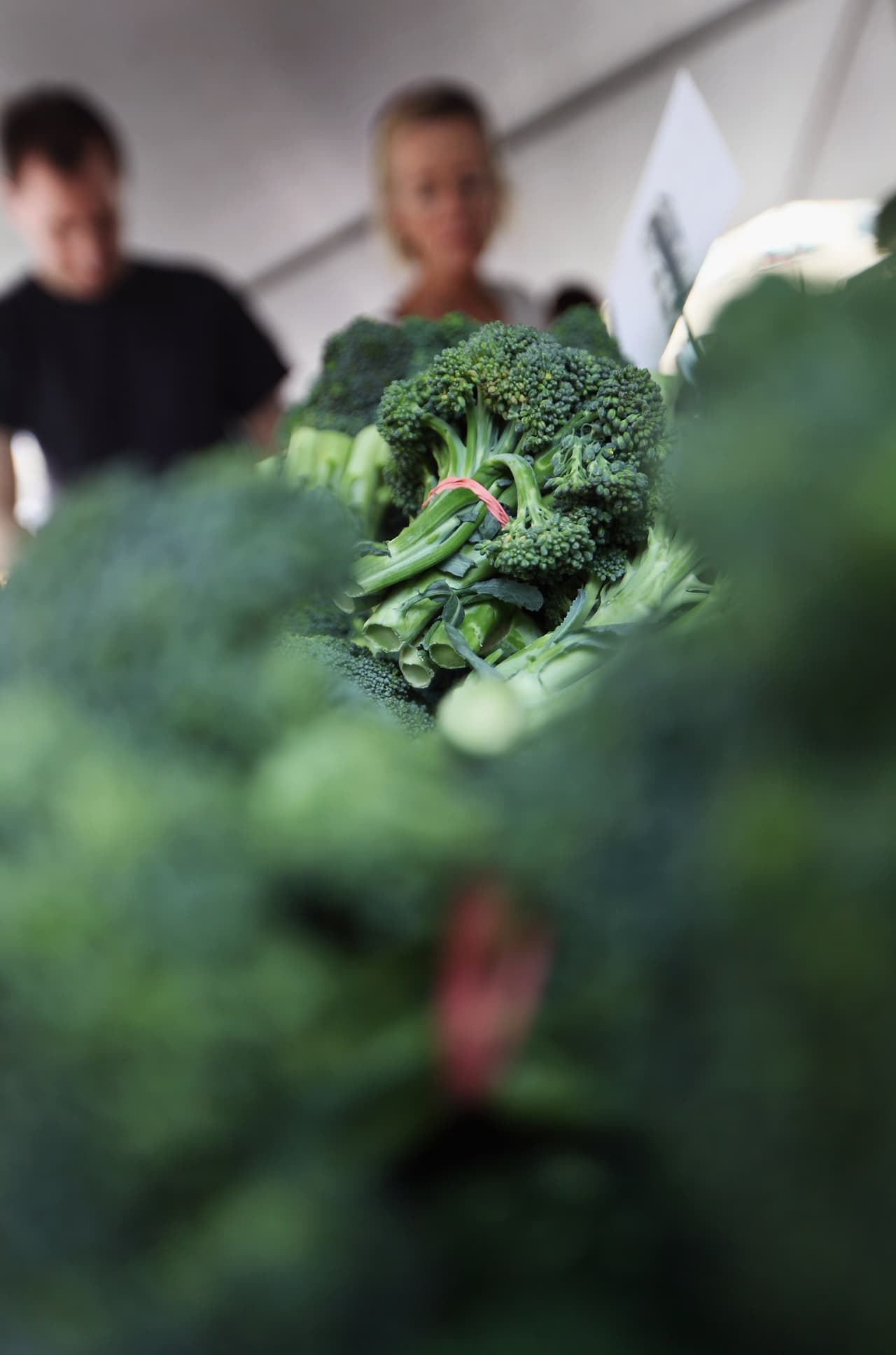 Especialistas aseguran que el brócoli, cúrcuma y coles de Bruselas interfieren con el desarrollo de las células cancerosas y podrían proteger contra el cáncer.