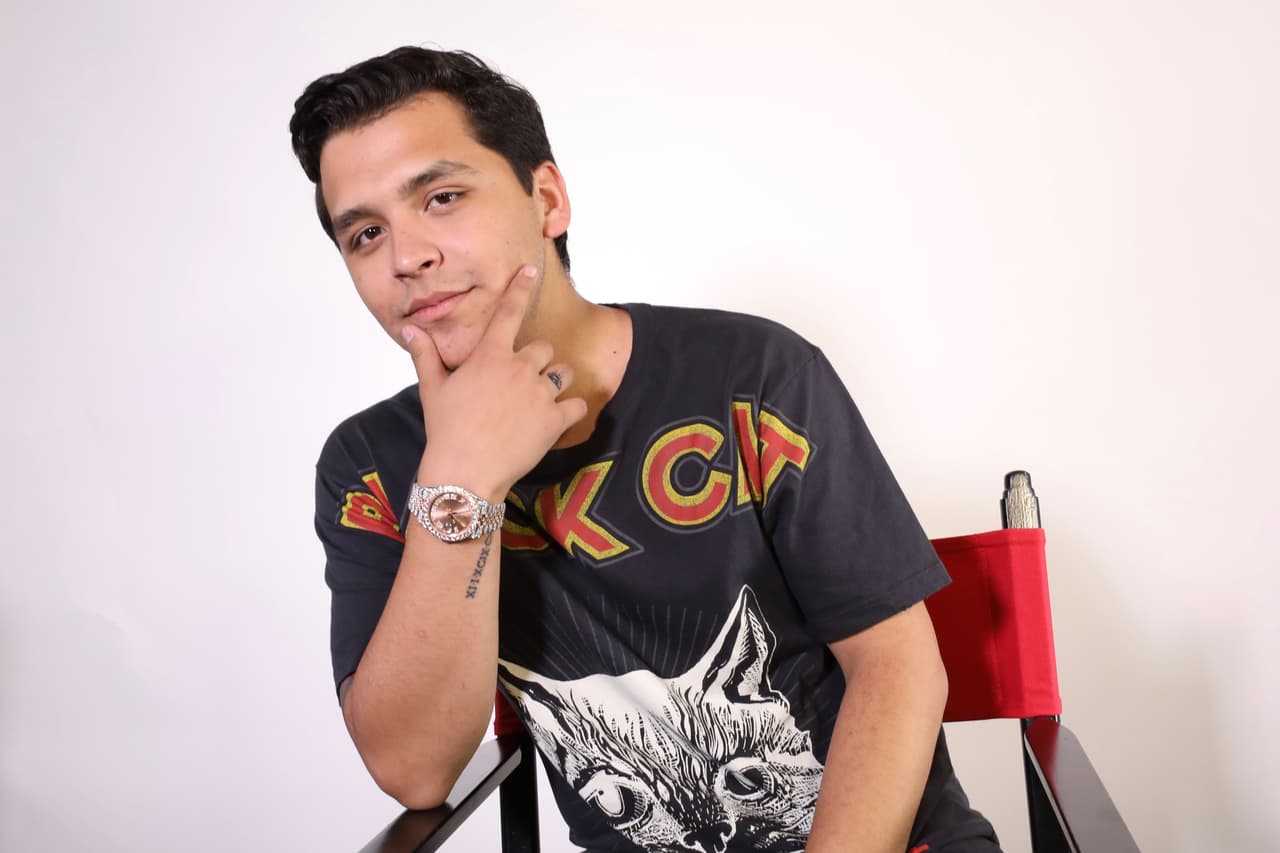 Sin duda, el cantante también sabe muy bien cómo combinar sus relojes con cada atuendo.