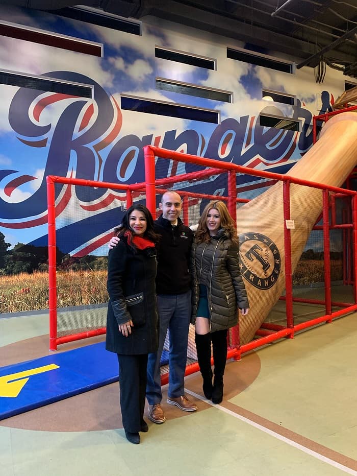Pedrito Silva, Nelly Careño y Leyla "La Nena" presentes en el evento recaudando los juguetes.