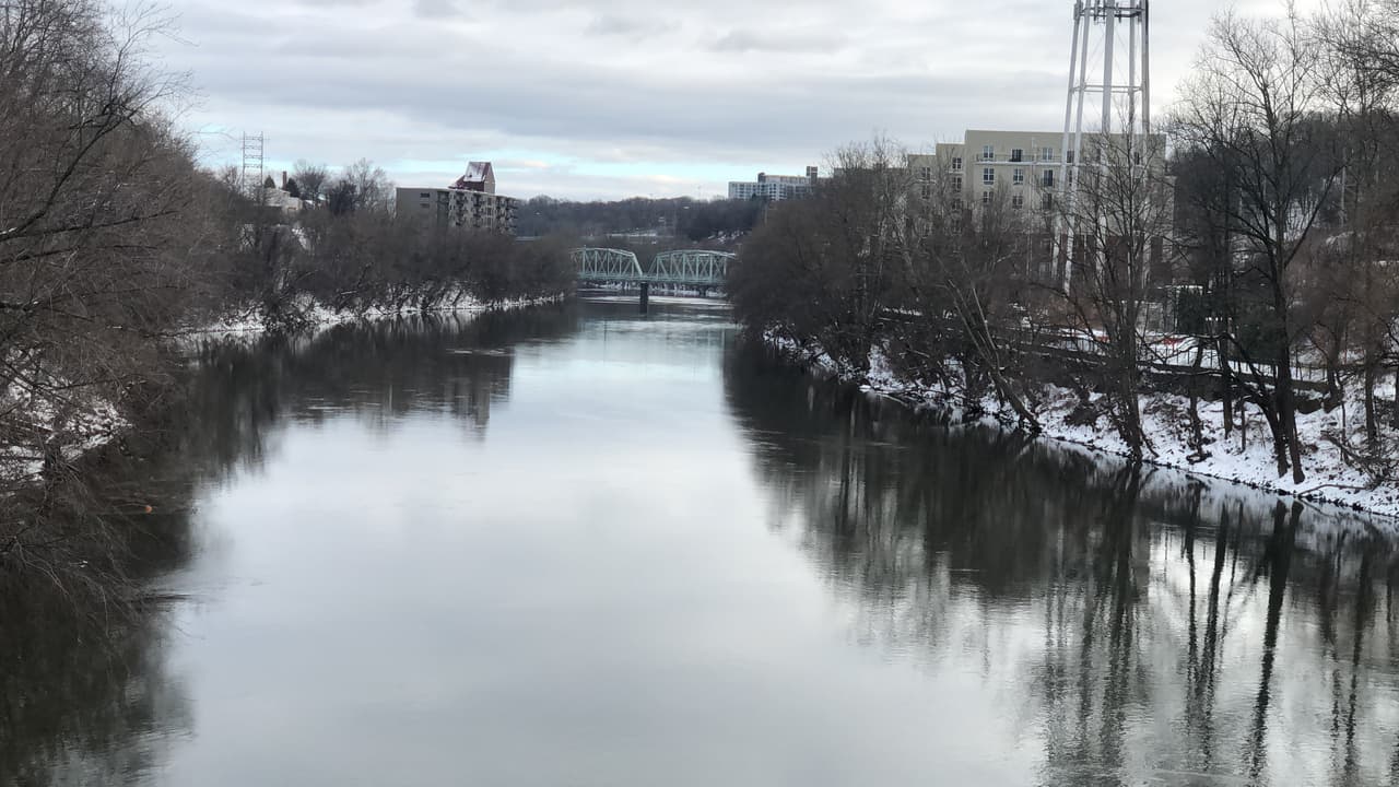 La vista del impresionante río que cruza toda la ciudad no podía desperdiciarse. Merecía una foto. 
<br>