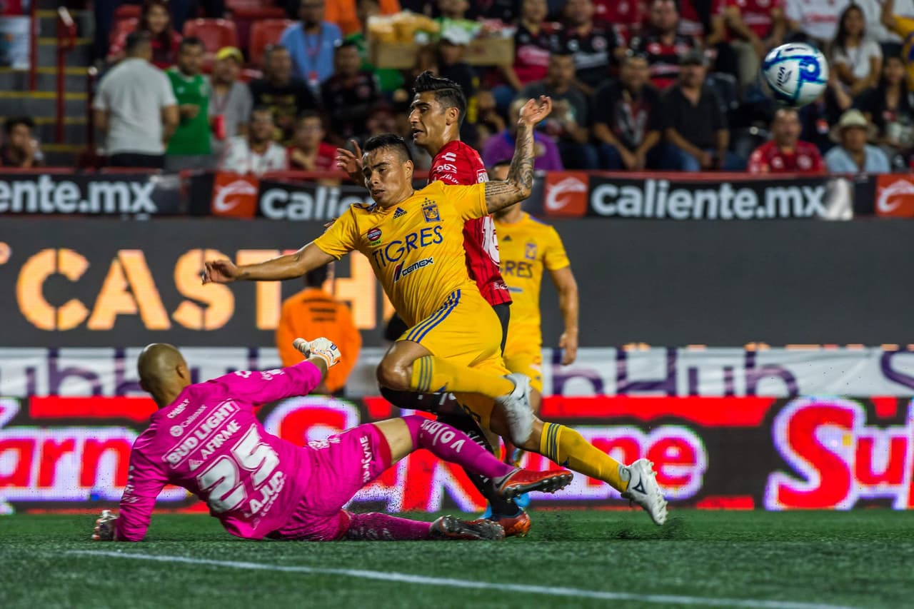 Lajud achica a tiempo y evita el segundo tanto de Lucas Zelarayán.