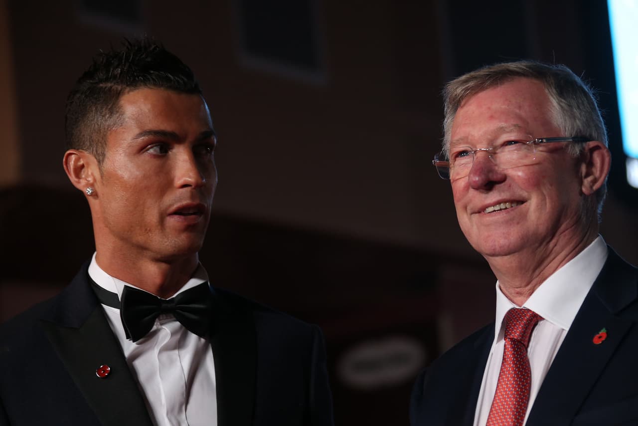 Durante todos sus partidos, el legendario entrenador masca chicles, se estima que lo mínimo que llegaba a mascar de 5 a 6 chicles.