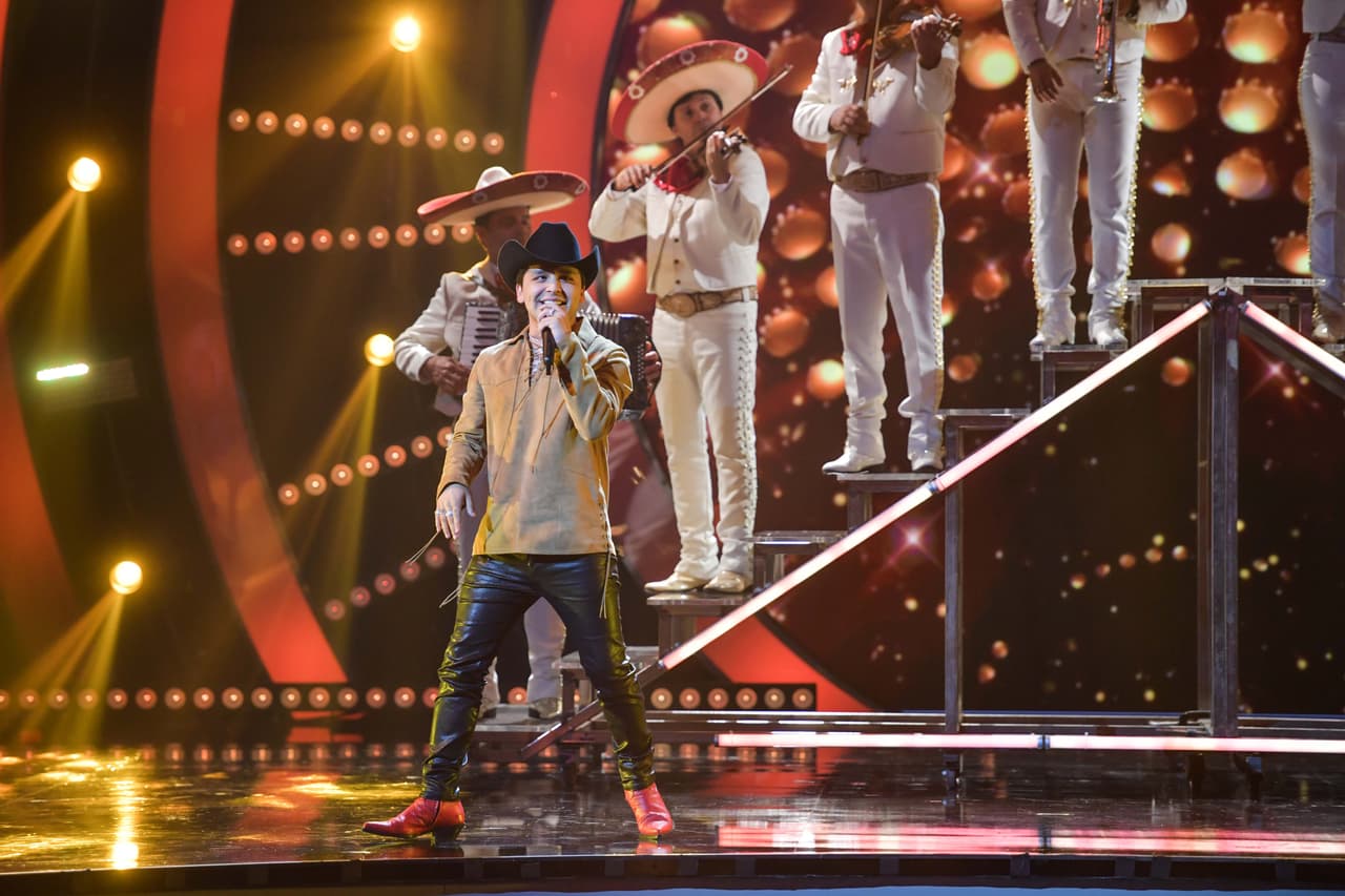 Christian es conocido por el público latino que vive en Estados Unidos por obtener un número uno tras otro.