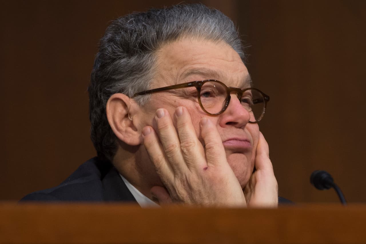 Senador Al Franken enfrenta acusaciones de cuatro mujeres por abuso.