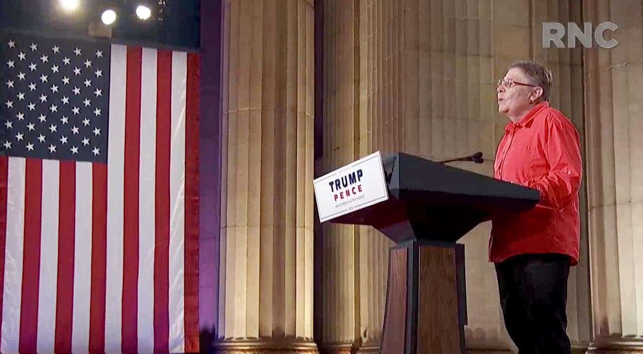 Debbie Flood, propietaria de una fundición en Wisconsin, dijo que la política económica del presidente Donald Trump permitió a su empresa recuperarse, tras haber perdido casi la mitad de sus ventas ante la competencia china.