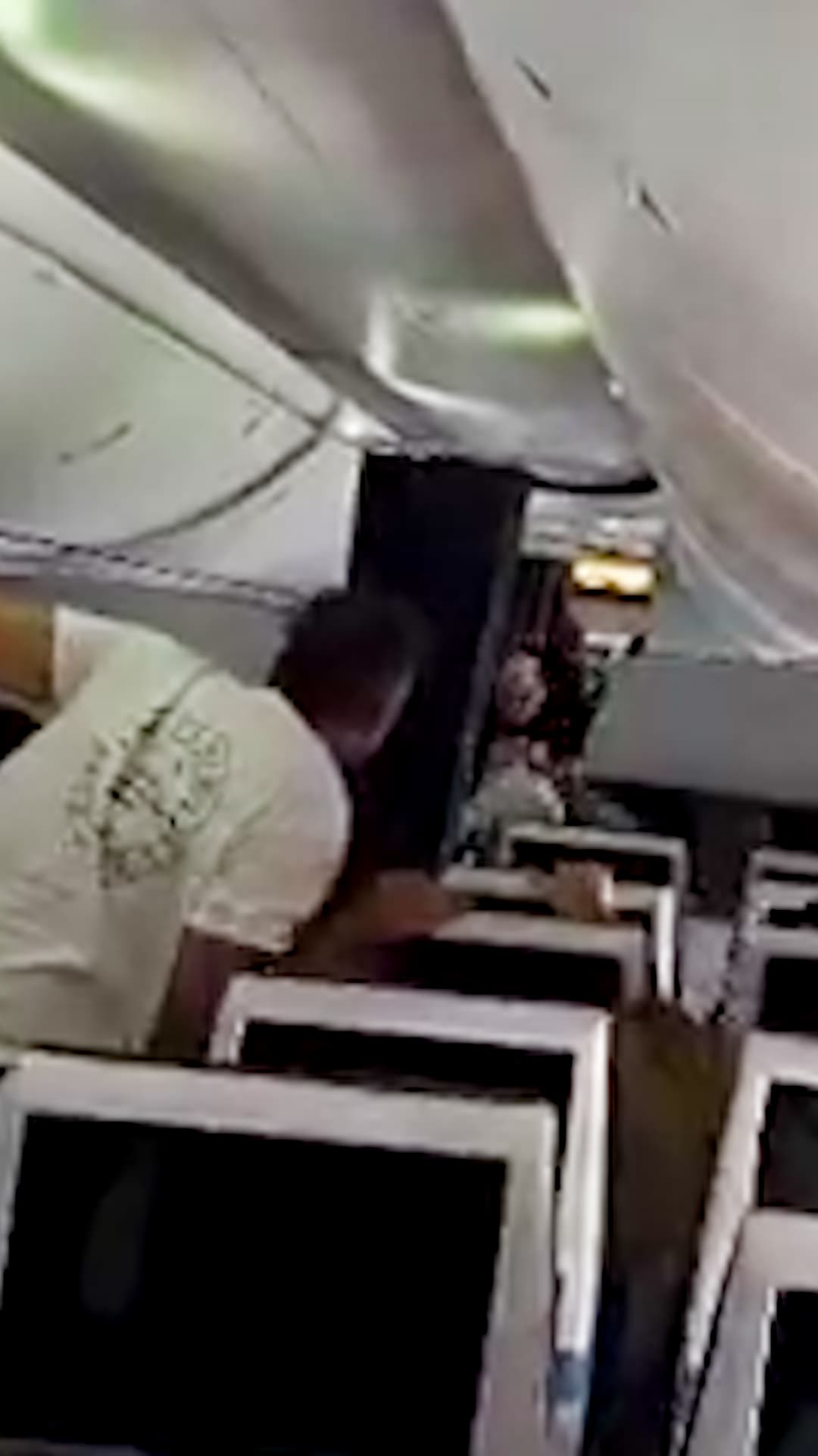 Apuñala a un piloto en pleno vuelo de Flydubai para presuntamente secuestrar un avión