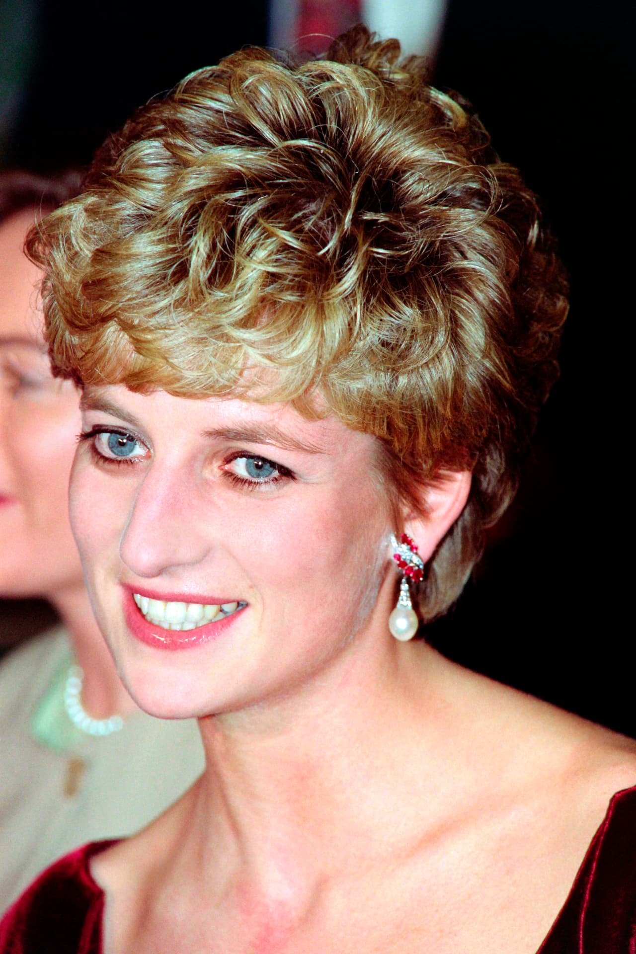 Hola! USA reveló además que al final del primer acto se presenta la canción 'A pretty girl in a pretty dress', melodía que cuenta lo que pasó Diana de Gales durante la relación del príncipe Carlos con Camilla Parker, quien sería su futura esposa.