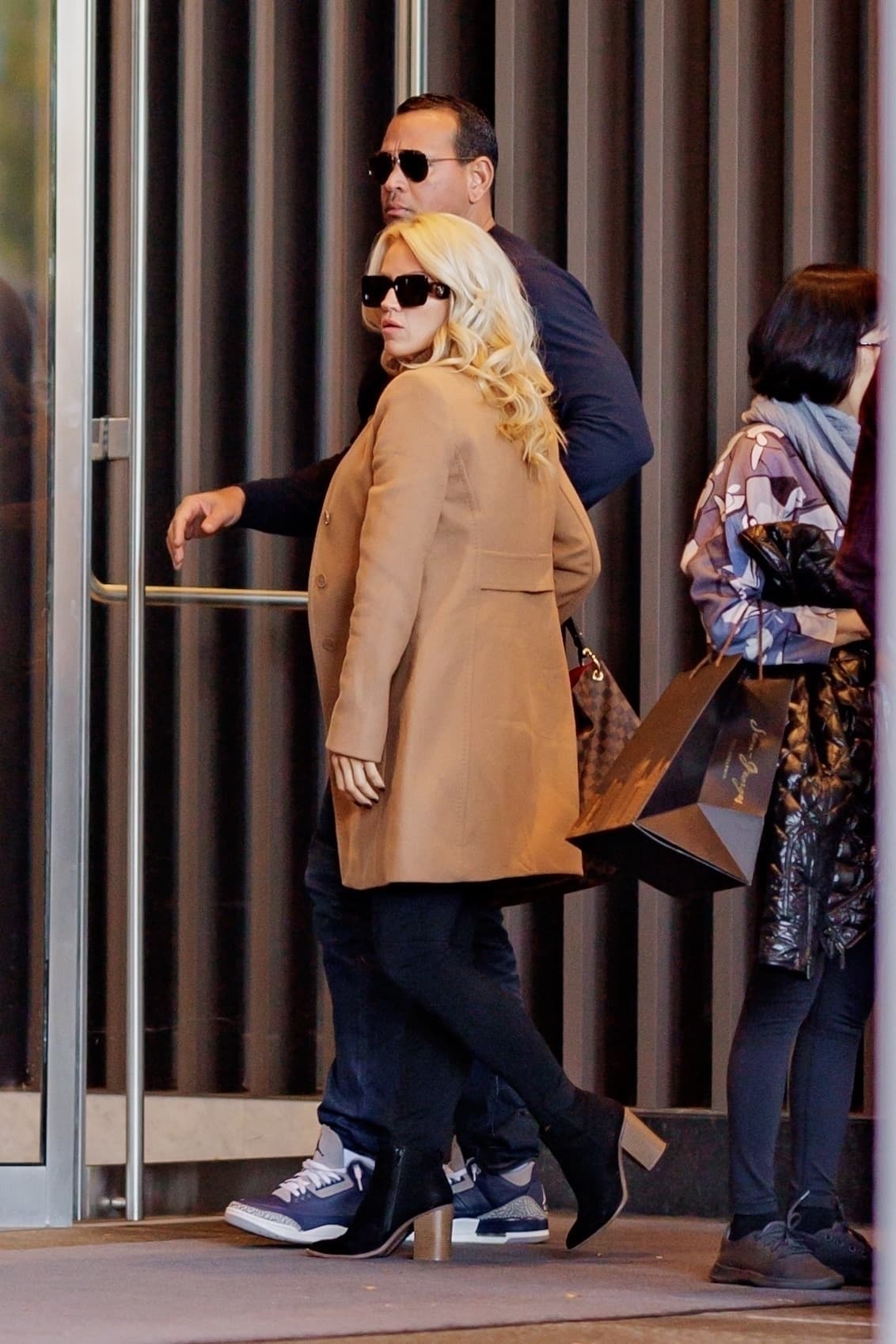 Asimismo, la pareja comparte su ambición profesional, a decir de otra “fuente cercana” a Alex que menciona People. 
<br>