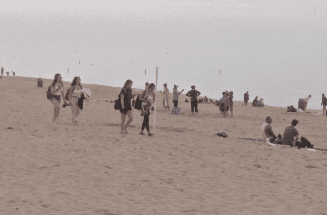 No fue un día cálido, ni soleado, pero luego de estar en casa por varias semanas, algunas playas en el estado de Indiana reabrieron y las familias desde ya las están aprovechando.