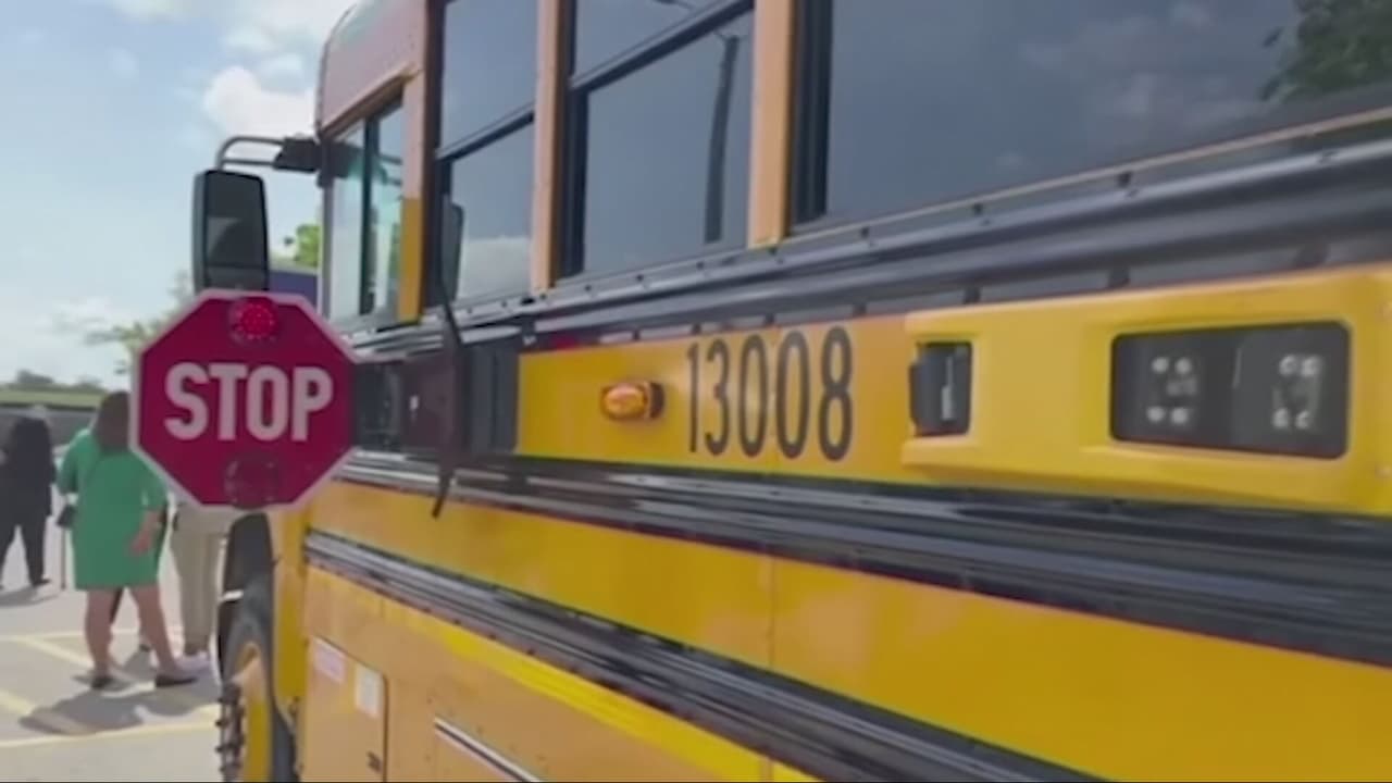 Suspenden multas por cámaras en autobuses escolares en Miami-Dade